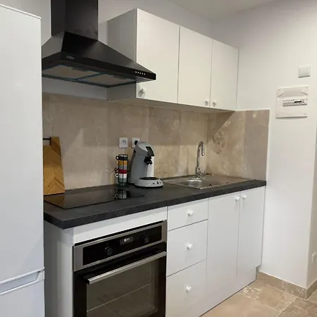 Le Prestige - T2 Neuf Et Equipe