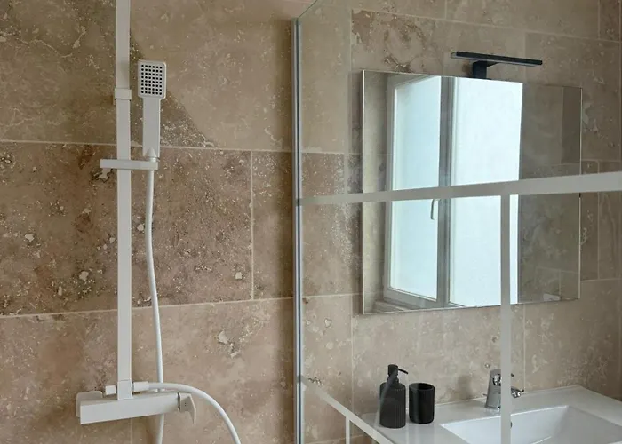 Le Prestige - T2 Neuf Et Equipe *